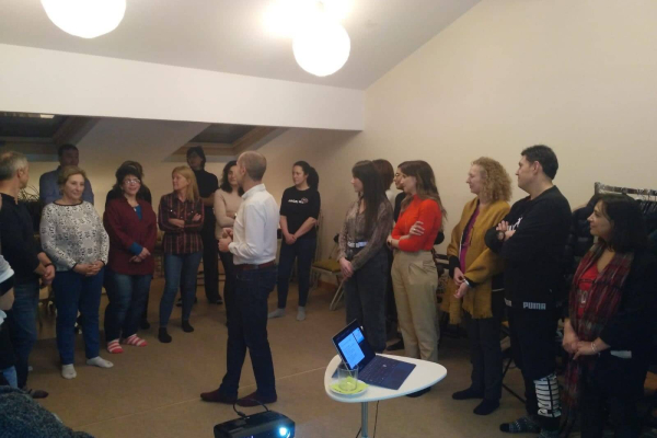 Daniel Álvarez Lamas impartiendo clase de certificación de coaching